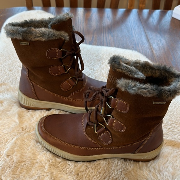 As new. Cougar waterproof boots - Picture 3 of 9